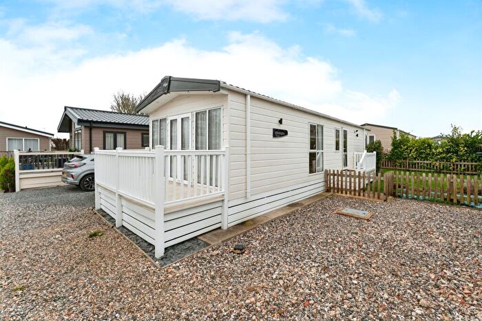 2 Bedroom Park Home For Sale In New River Bank, Littleport, Ely, CB7