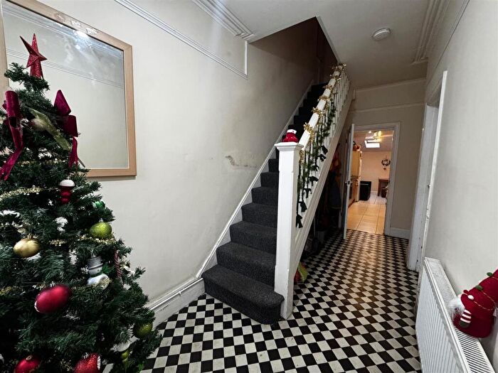 4 Bedroom House To Rent In Longspears Avenue, Heath, CF14