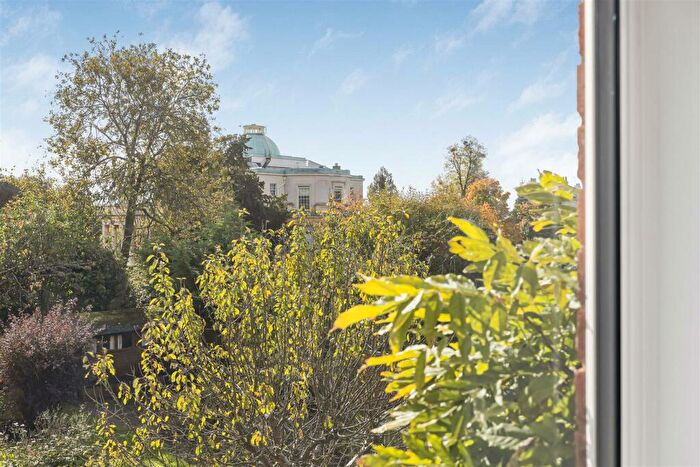 4 Bedroom Detached House For Sale In Walnut Close, Pittville, Cheltenham, GL52