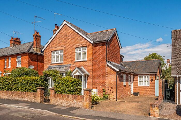 3 Bedroom Detached House For Sale In Queens Road, Alton, Hampshire, GU34