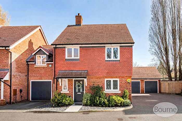 3 Bedroom Detached House For Sale In Great Stones Way, Ash, Surrey, GU12