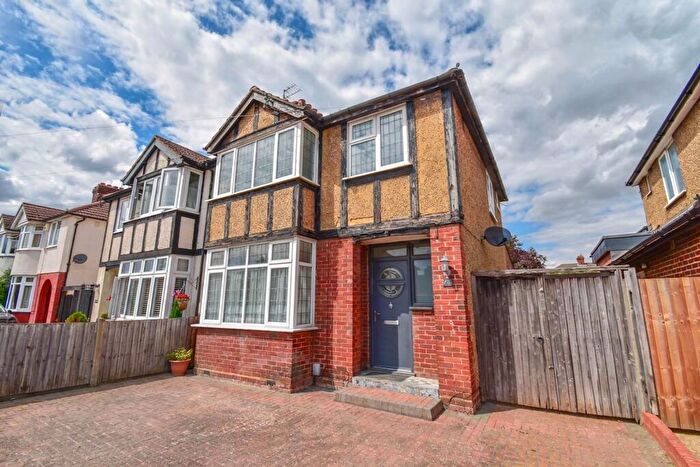 3 Bedroom Semi-Detached House For Sale In Rosamond Road, Bedford, MK40