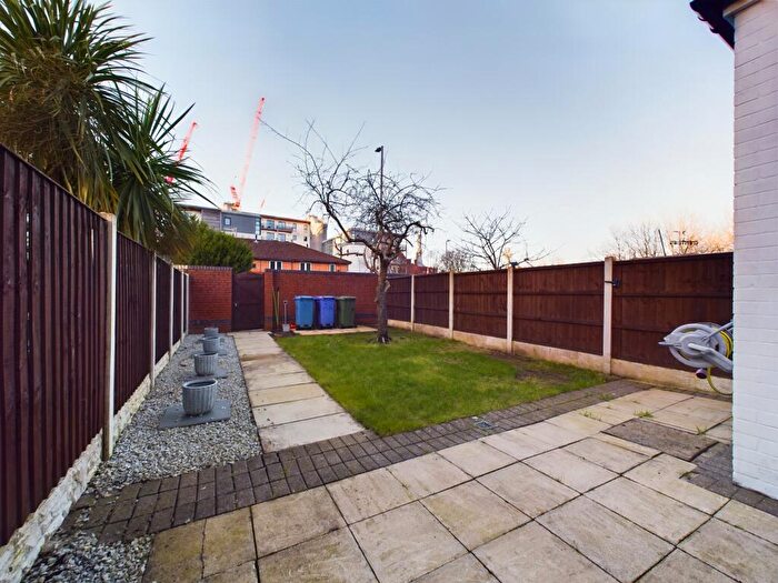 3 Bedroom Town House To Rent In Sparling Street, City Centre, Liverpool, L1