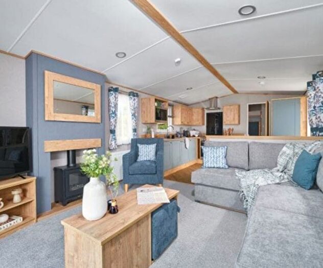 2 Bedroom Park Home For Sale In Broadway Lane, South Cerney, Cirencester, GL7