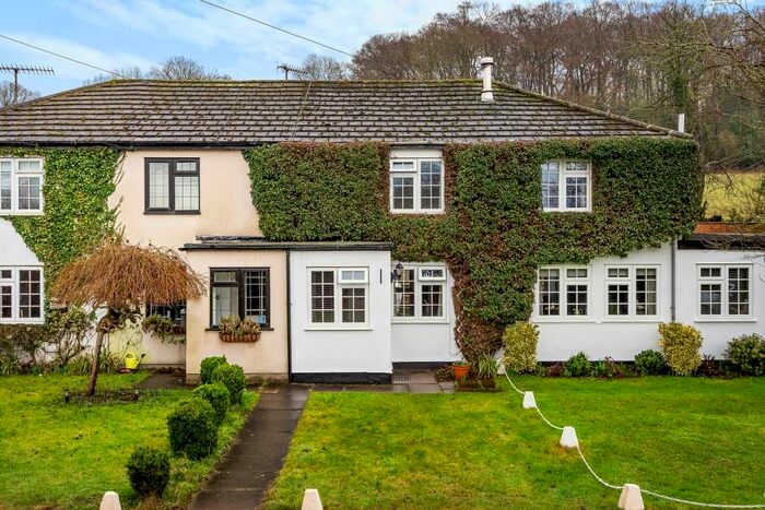 2 Bedroom Cottage To Rent In Vale Road, Chesham, HP5