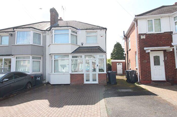 3 Bedroom Semi Detached House For Sale In Millington Road, Birmingham, West Midlands, B36