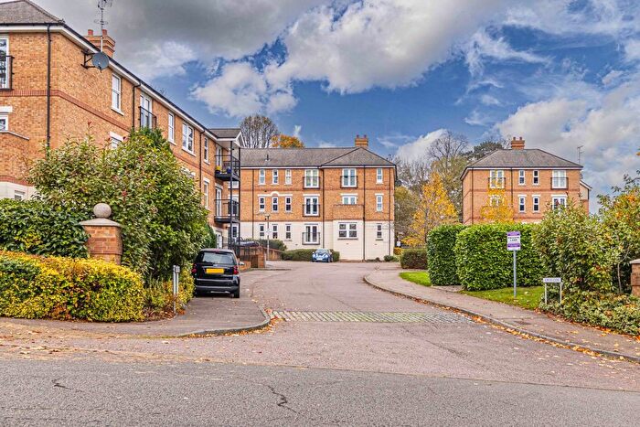 2 Bedroom Flat To Rent In Adrian Close, Hemel Hempstead, HP1