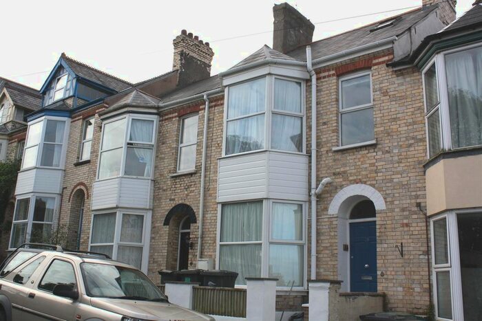 2 Bedroom Flat To Rent In Hills View, Barnstaple, EX32