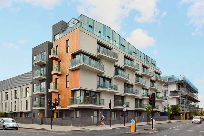 2 Bedroom Flat To Rent In Richmond Road, Hackney, London, E8