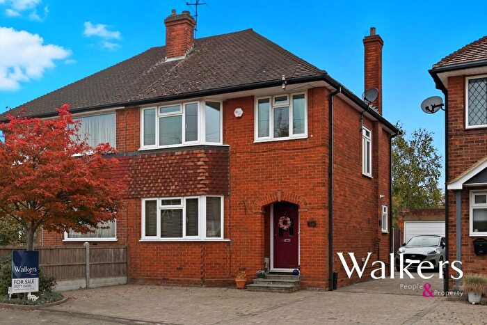 3 Bedroom Semi-Detached House For Sale In Hunter Avenue, Shenfield, CM15