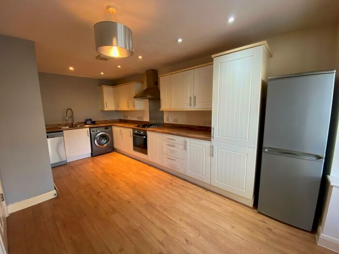 3 Bedroom House To Rent In The Groves, Bristol, BS13