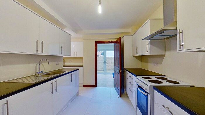 6 Bedroom Semi-Detached House To Rent In The Bittoms, KT1