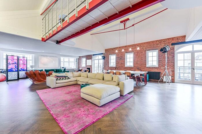 3 Bedroom Flat To Rent In Battersea High Street, , Battersea, London, SW11
