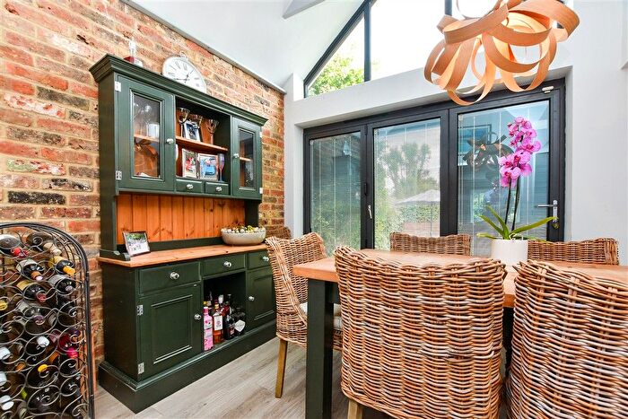 4 Bedroom Detached House For Sale In Couchman Green Lane, Staplehurst, Kent, TN12