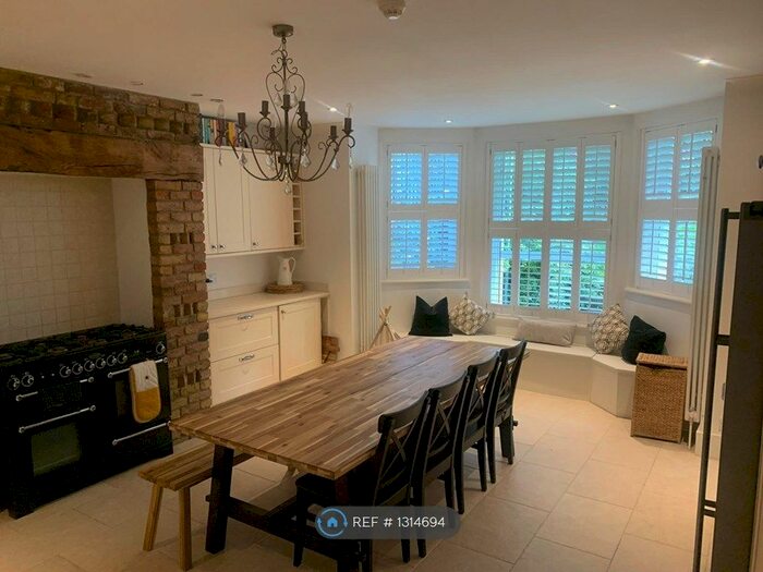 2 Bedroom Flat To Rent In Ravenna Road, London SW15