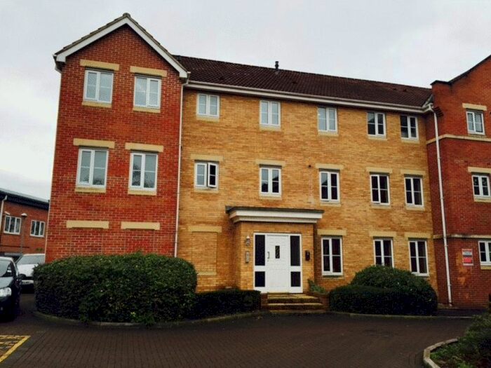 2 Bedroom Flat To Rent In Hedgers Close, Ashton, Bristol BS3