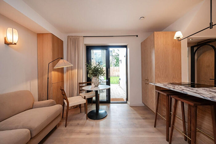 2 Bedroom Flat For Sale In Sandringham Road, Hackney, London, E8