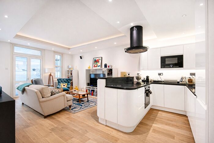 1 Bedroom Flat To Rent In Warwick Road (Philbeach Gardens Facing Side), London, SW5