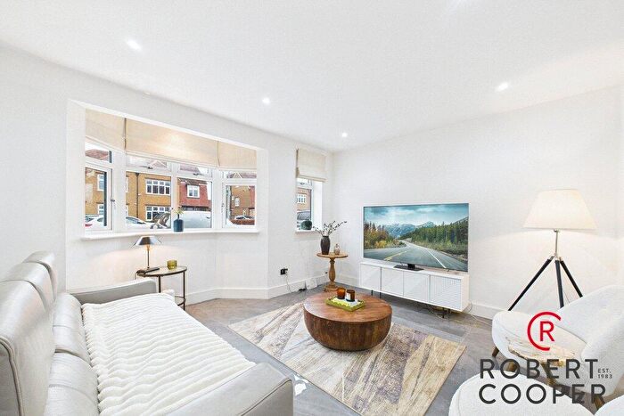 3 Bedroom Semi Detached House For Sale In Hawthorne Avenue, Ruislip, HA4