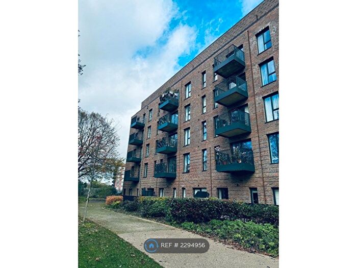 2 Bedroom Flat To Rent In Caesar House, Hemel Hempstead, HP1