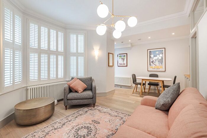 1 Bedroom Flat For Sale In De Vere Gardens, W8