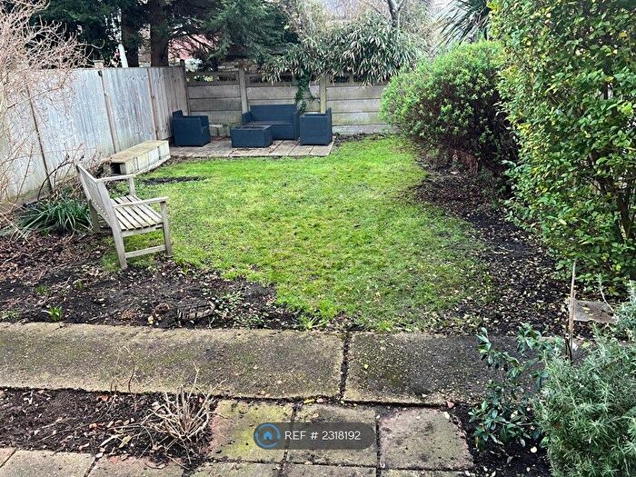 2 Bedroom Flat To Rent In New Road, Kingston Upon Thames, KT2