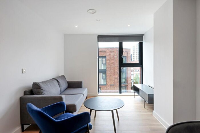 2 Bedroom Flat To Rent In Castle Park View, Castle Street, Bristol, BS2
