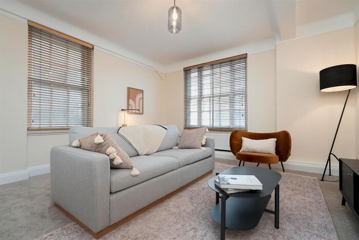 3 Bedroom Flat To Rent In Great Cumberland Place, London, W1H
