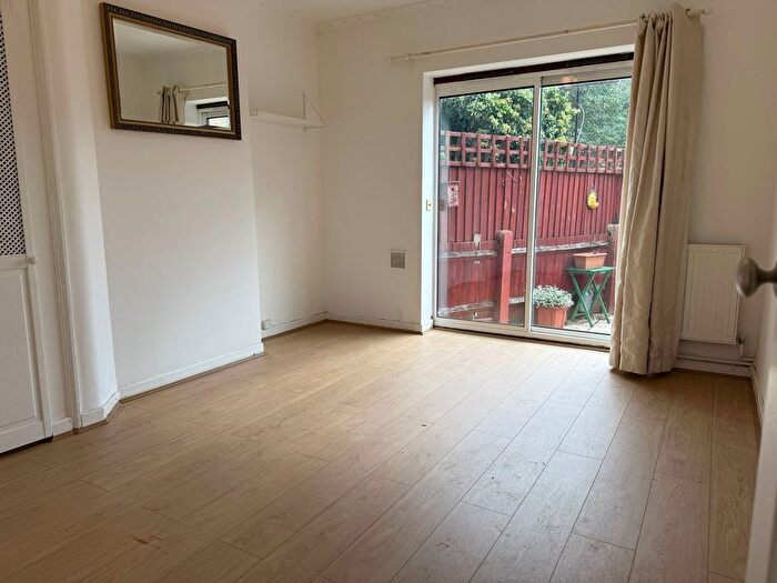 2 Bedroom Flat To Rent In Benworth Street, London, E3