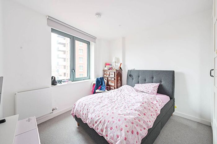 3 Bedroom Flat For Sale In Makers Yard, Tower Hamlets, London, E3