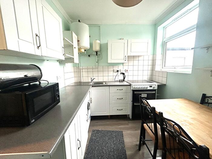 1 Bedroom Flat To Rent In Lampton Road, Hounslow, TW3