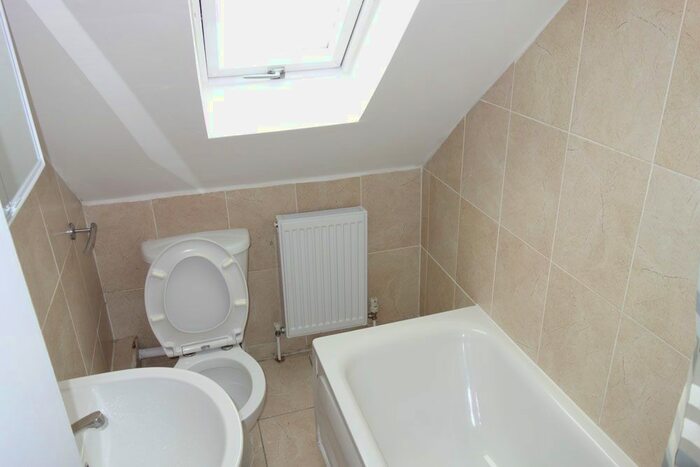 1 Bedroom Flat To Rent In De Vere Gardens, Ilford IG1