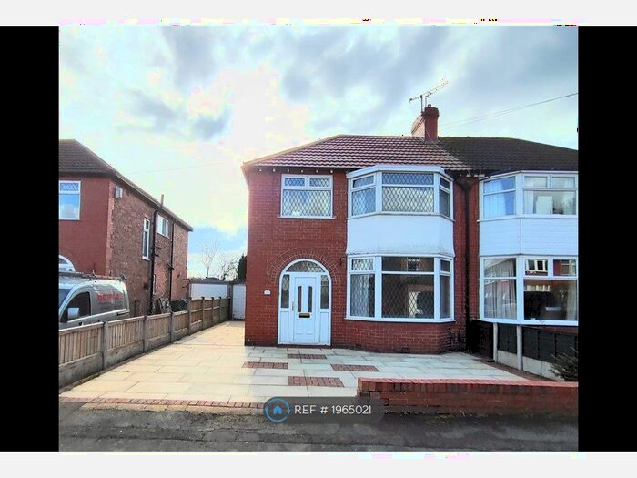 3 Bedroom Semi-Detached House To Rent In Mossdale Road, Sale, M33
