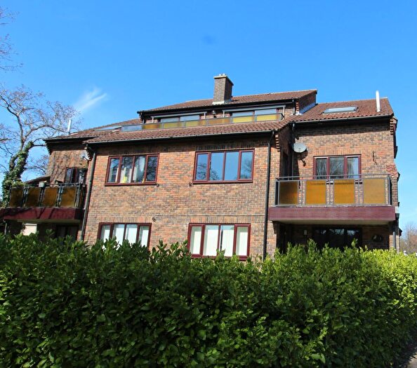 2 Bedroom Flat To Rent In Russell Drive, Christchurch, BH23