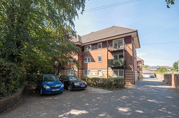 2 Bedroom Flat To Rent In Archers Road, Southampton, Hampshire, SO15