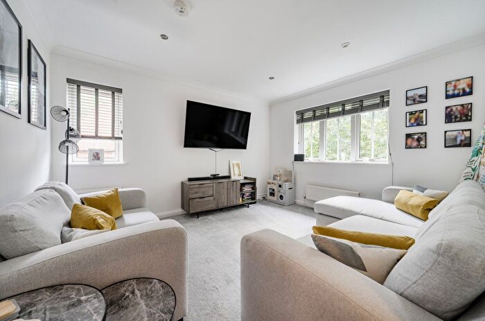 2 Bedroom Flat For Sale In Sandow Place, Kings Hill, West Malling, ME19