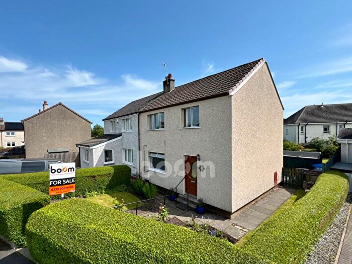 3 Bedroom Semi-Detached House For Sale In Erskinefauld Road, Linwood, PA3