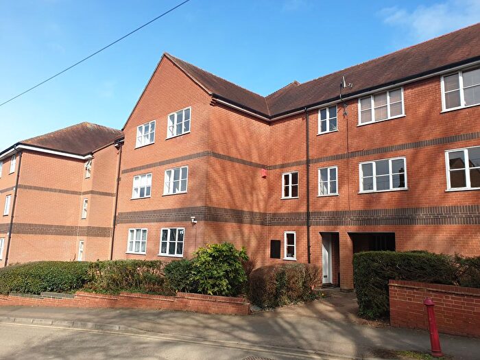 2 Bedroom Flat To Rent In North Street, Daventry, NN11