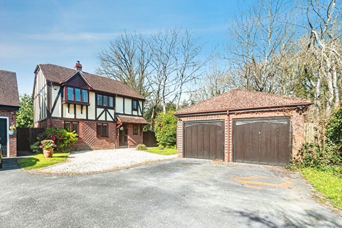4 Bedroom Detached House For Sale In Fullerton Way, Tadley, Hampshire, RG26