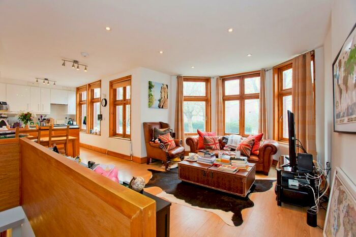 2 Bedroom Maisonette To Rent In Great North Road, London, N6