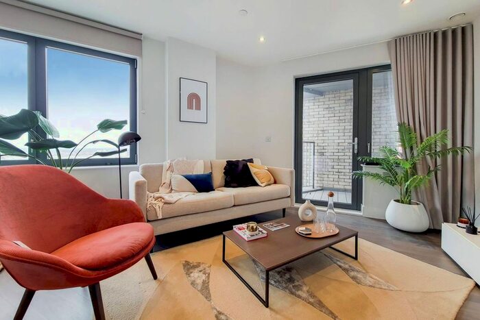 2 Bedroom Flat To Rent In Uncle Southall, Southall, London, UB2