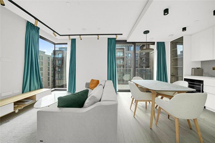 2 Bedroom Apartment To Rent In Siena House, EC1V