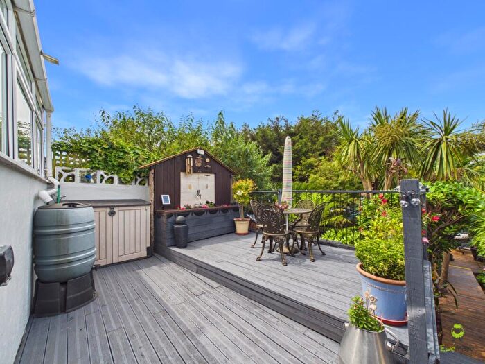 3 Bedroom Semi-Detached House For Sale In Matfield Road, Belvedere, Kent, DA17