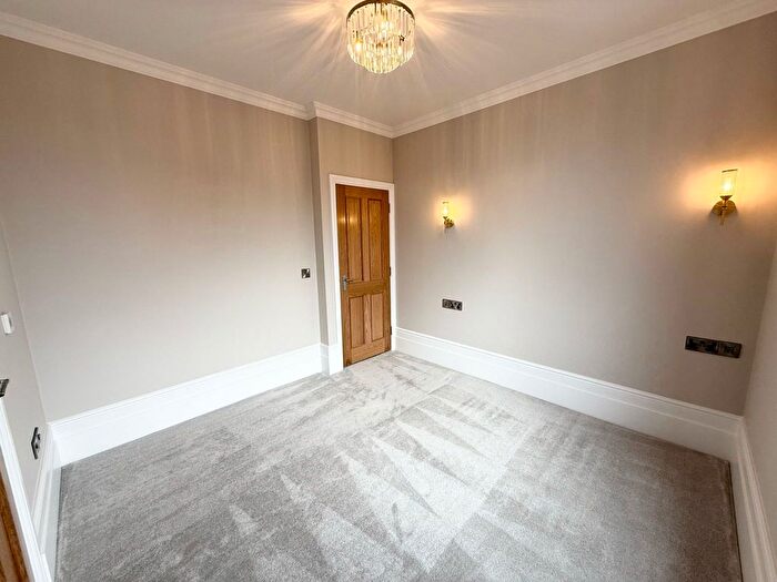 3 Bedroom Flat To Rent In Sandy Walk, Wakefield, WF1