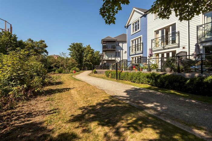 3 Bedroom Terraced House For Sale In Redbud Road, Tonbridge, TN9