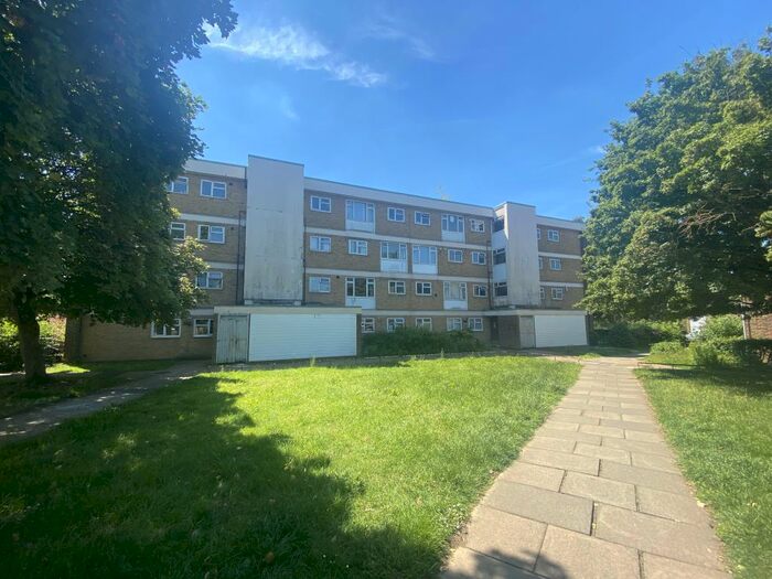 2 Bedroom Flat To Rent In Little Grove Field, Harlow, CM19