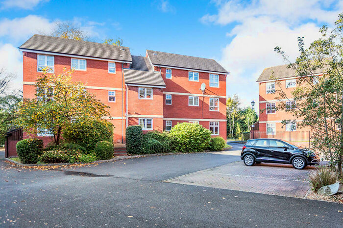 2 Bedroom Flat To Rent In St. Peters Close, Bromsgrove, Worcestershire, B61