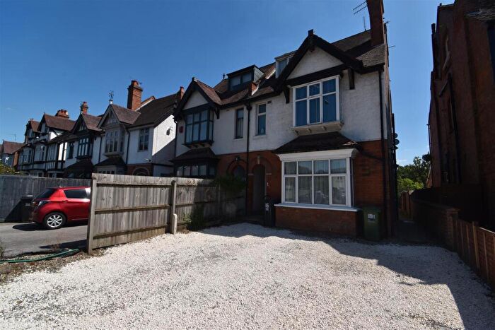 2 Bedroom House To Rent In Emscote Road, Warwick, CV34