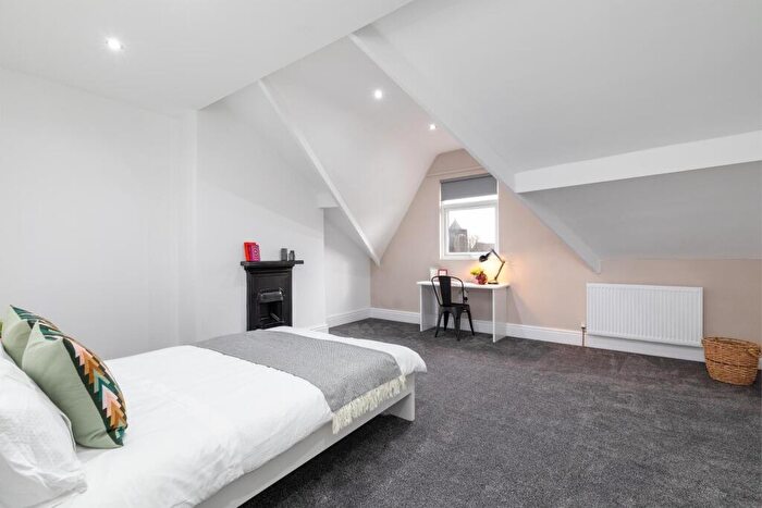 6 Bedroom House To Rent In Blenheim Square, Leeds, LS2