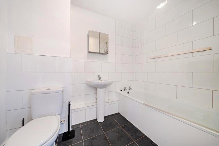 2 Bedroom Flat To Rent In Clydesdale Way Belvedere, DA17